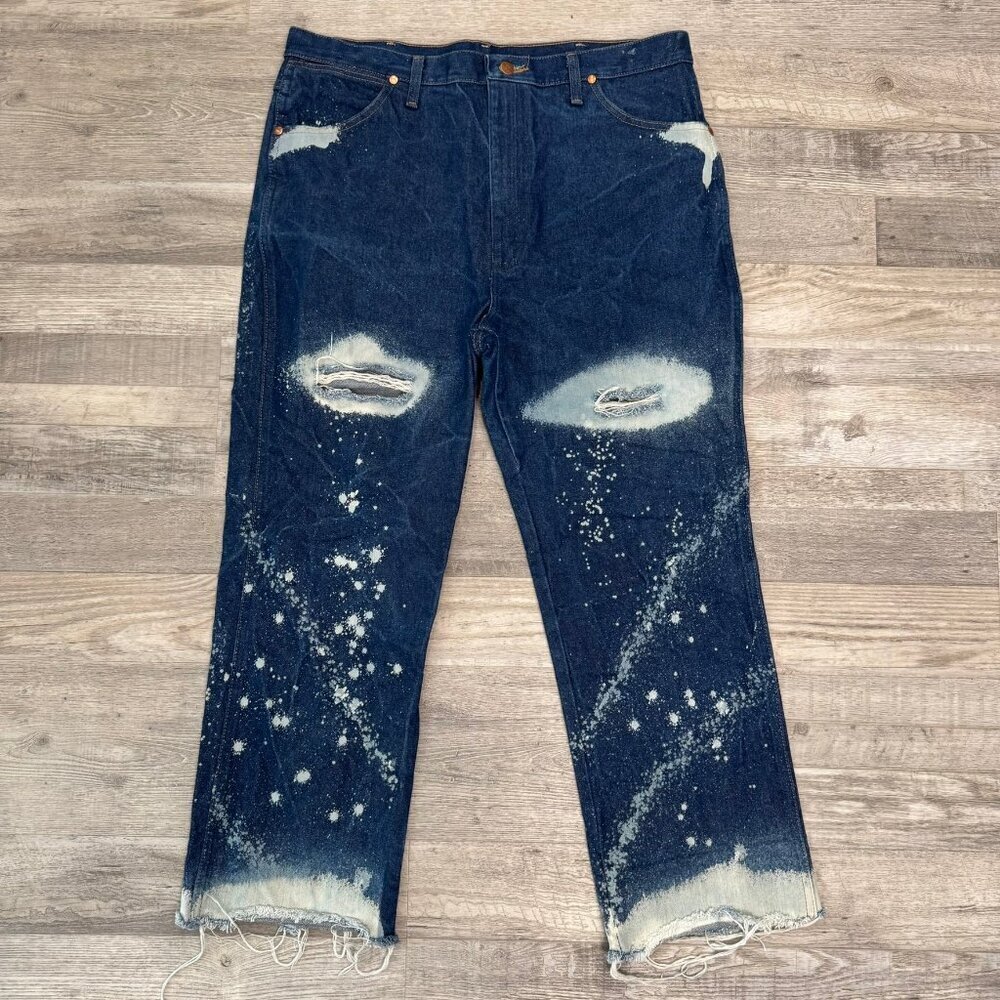 Vintage Wrangler 38x36 dark wash distressed bleach splatter crop women jeans P44